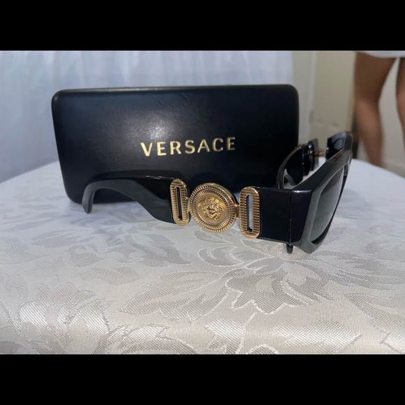 Versace sunglasses brand new with sunglass case - Picture 1 of 3